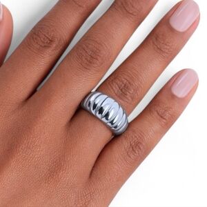 Silver Plated Ribbed Band Statement Ring | Size 10